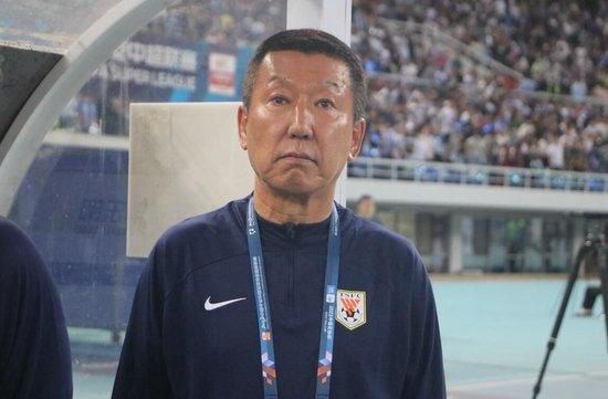 TA：德布劳内改变饮食和运动习惯，以确保长时间养伤不会影响他TheAthletic撰文谈到了德布劳内的话题，该文表示德布劳内改变饮食和运动习惯，以确保长时间养伤不会影响他。